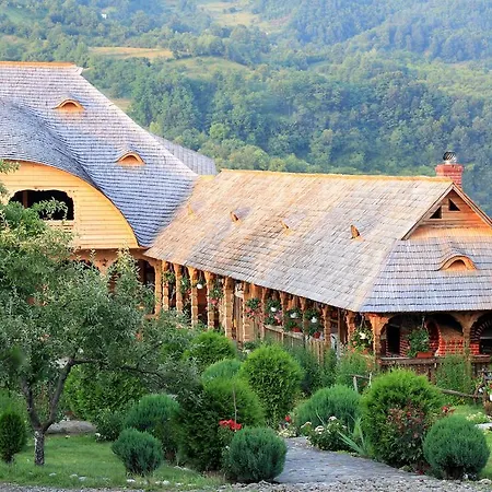 Sub Cetate La Matei Guest house 3*